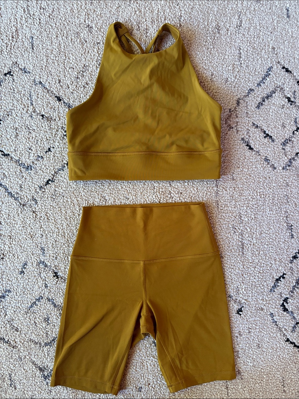 Lululemon set bra 8/shorts 4 Gold spice